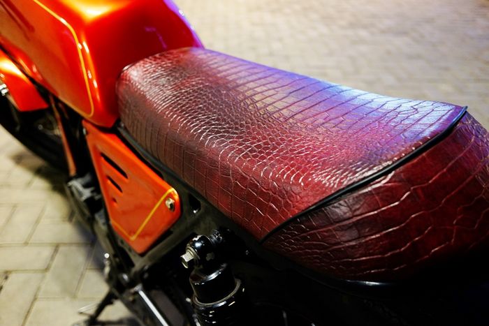 Jok jadi kelihatan mewah gara-gara kulit buaya sintetis