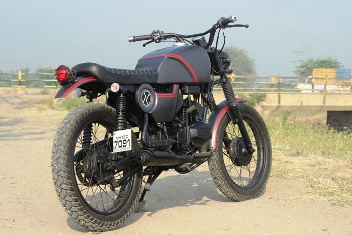 Bajaj KB100 custom scrambler besutan Dochaki Design