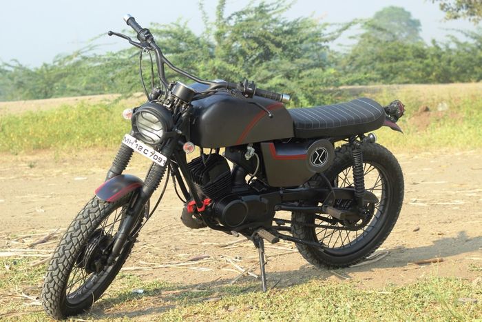 Bajja KB100 scrambler besutan Dochaki Design, mesinnya masih 2-tak loh!