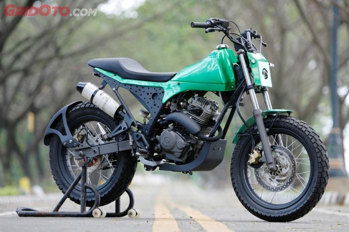 Honda Tiger modif tracker bikinan dari Diens Bike milik Eko Purwanto