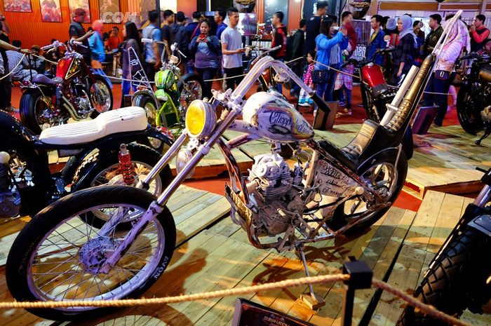 Chopper nyentrik milik Randy Fachri di Suryanation Motorland seri Semarang