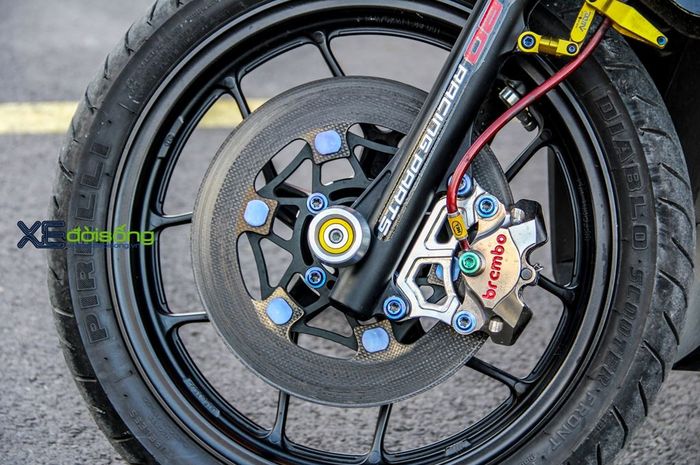 Pakai rem cakram karbon sekelas motor MotoGP