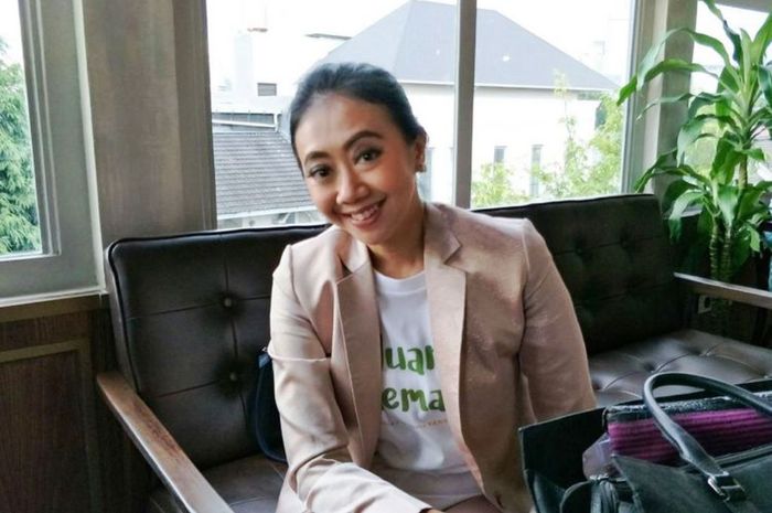 Artis peran Asri Welas usai jumpa pers film Keluarga Cemara di kawasan Gunawarman, Kebayoran Baru, Jakarta Selatan, Kamis (4/1/2018).