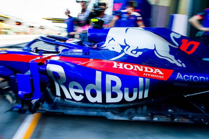 Pierre Gasly di F1 Bahrain. Bekerja sama dengan tim Toro Rosso, mesin Honda mulai menujukkan kekuatannya