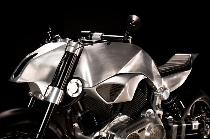 Confederate Hellcat X132 dengan bodi custom dari Revival Cycles