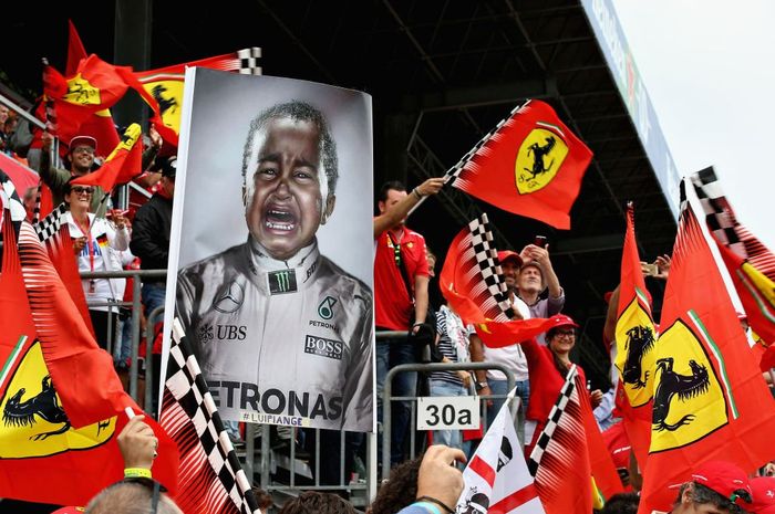 Begini kelakuan tifosi Ferrari di sirkuit Monza saat menyaksikan GP F1 italia