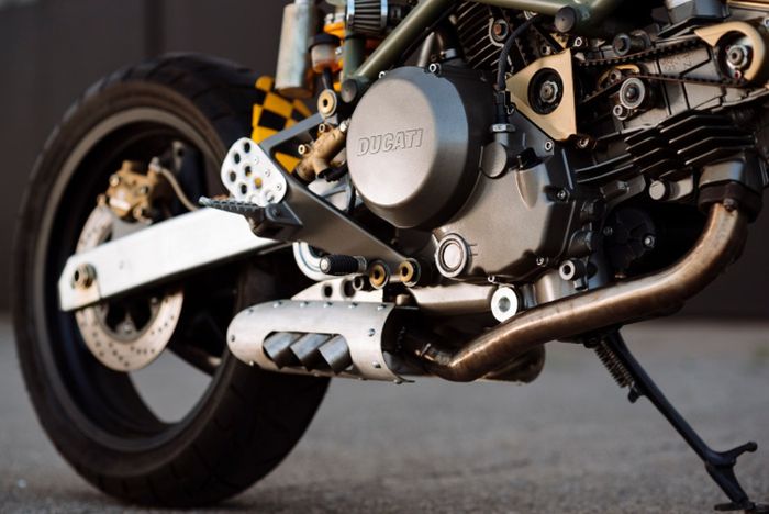 Ducati Monster 600 kustom dari Spurius Rotis, dilansir oleh www.bikebound.com.