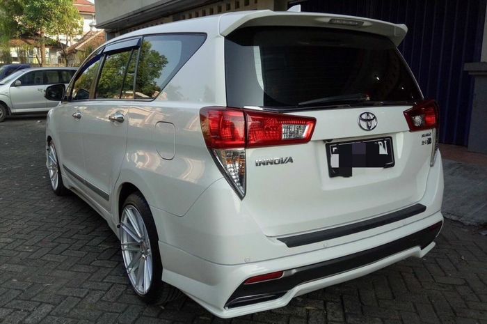 Toyota Kijang Innova Reborn pakai body kit