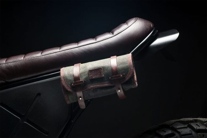 Tampilan belakang Honda NX650 custom scrambler hasil garapan Gilles Kergadallan