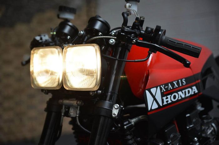 Honda CBX750 custom cafe racer dari X-Axis