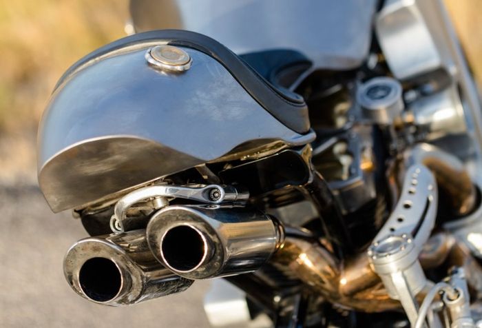 Harley-Davidson 1430 softail springer custom cafe racer dari EMD