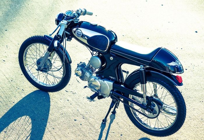 Honda &ldquo;Pletuk S90&rdquo; custom cafe racer dari Flying Tiger Motorcycles, dilansir oleh Thebikeshed.cc