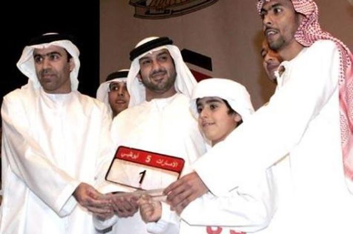 Saeed Abdek Ghaffar Khouri (paling kanan), pemilik pelat nomor 