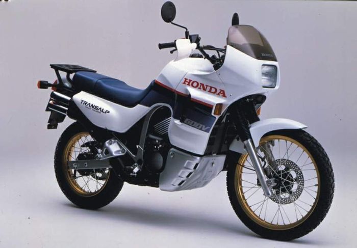 Honda XL600V alias Honda Transalp, sang jagoan enduro di tahun 1990-an