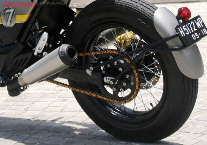 Swingarm makin molor, ban makin gambot. Makin gagah deh!
