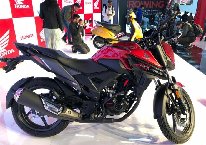 Tampilan sangar Honda X-Blade 2018