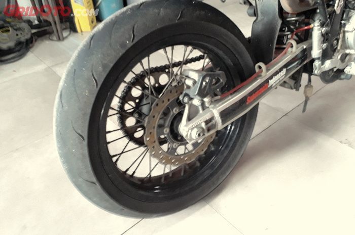 Mau Modif Supermoto Simak Panduan Memilih Ukuran Pelek Dan Bannya Gridoto Com