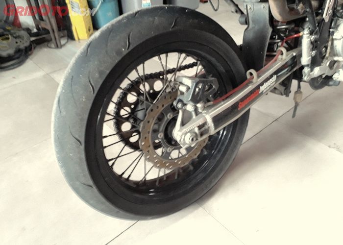 Mau Modif Supermoto Simak Panduan Memilih Ukuran Pelek Dan Bannya Gridoto Com