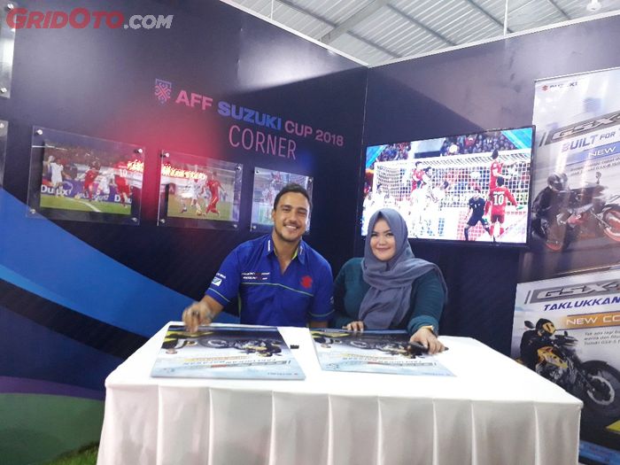 Hamisd Daud saat bertemu langsung dengan konsumen Suzuki yang beruntung