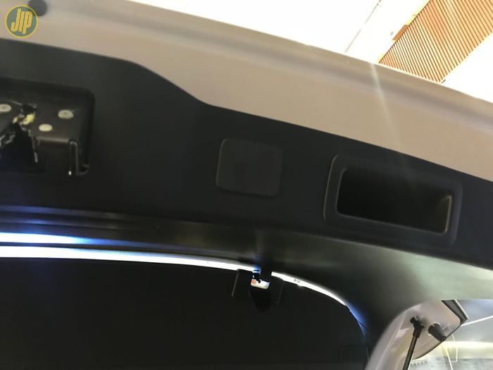 Mazda CX-5 Touring tidak ameiliki fitur Power Back Door
