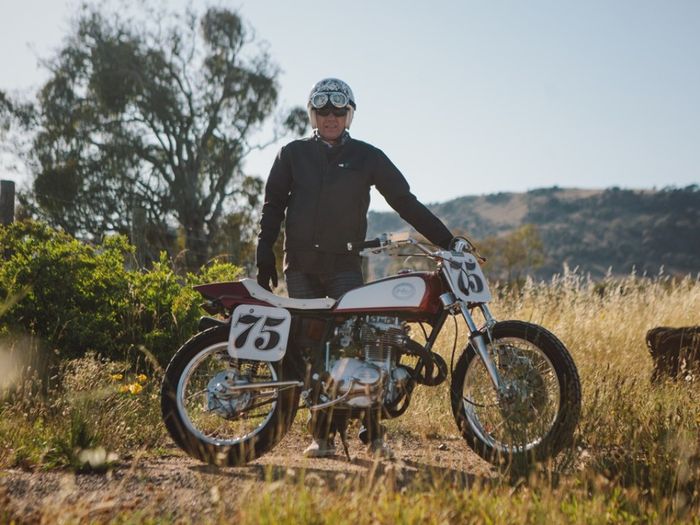Honda CB360 1975 kustom flat tracker bikinan Simon Whittaker, dilansir oleh www.throttleroll.com.