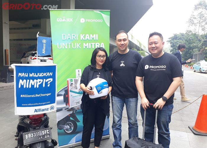 Selain Tambah Penghasilan Driver Go Jek Ini Untungnya Pasang Iklan Di Motor Dan Mobil Gridoto Com