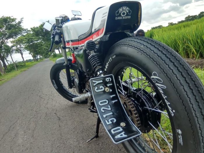 Bagian belakang dibuat buntung tanpa sepatbor biar minimalis