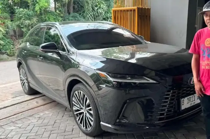Lexus RX 350 milik Andy Pratomo warga Mojoklanggru Wetan ,kota Surabaya, Jawa Timur yang nyaris ditarik paksa debt collector
