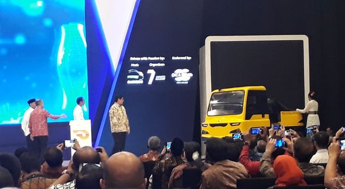 Presiden Republik Indonesia, Joko Widodo, meresmikan peluncurkan Alat Mekanik Multifungsi Perdesaan 