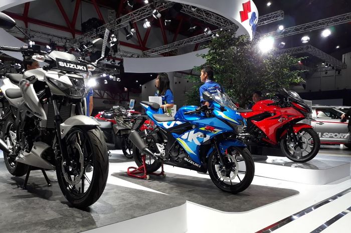 Jajaran motor Suzuki di pameran Kemayoran, Jakarta Pusat