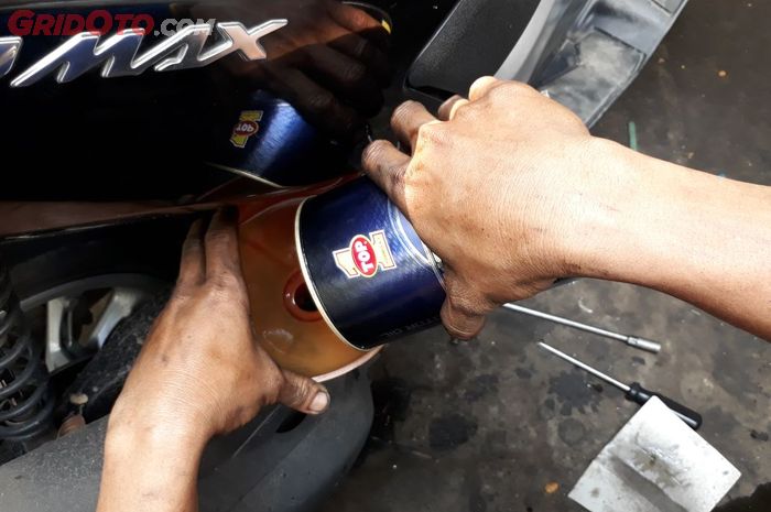 Tips Pilih Oli Full Sintetik Buat Motor Jangan Tergiur Harga Murah Gridoto Com