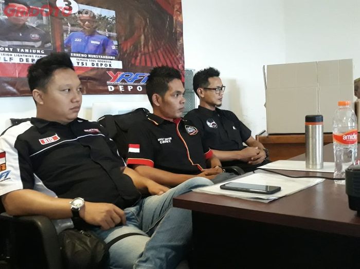 Kiri-Kanan : Rio Deskanata dari Byson Owner Indonesia Club (Byonic Depok), Choky Tanjung dari New V-Ixion Lightning Family (NVLF Depok) dan Erreno Nursyahbanu dari Yamaha Soul Indonesia (YSI) Depok