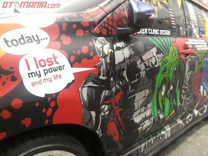 Batman, superhero DC, terlihat sedang terluka dan kehilangan kekuatannya