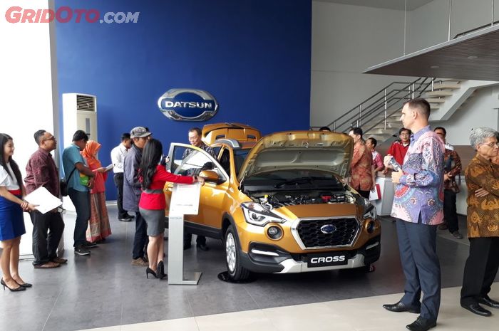 Datsun Cross dipajang di dealer Nissan-Datsu Roxy, Jakarta Pusat