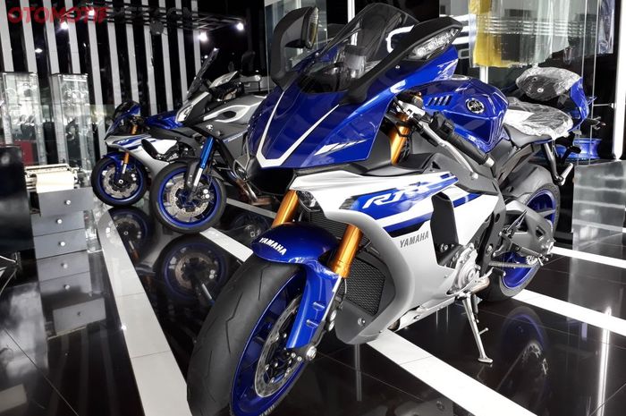 Jajaran Yamaha CBU 2018 diisi oleh Yamaha R1 2017 dan Yamaha T-MAX DX