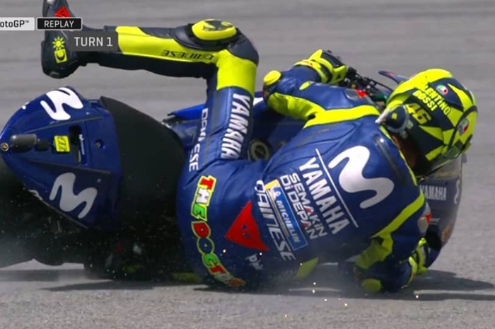 Valentino Rossi crash di MotoGP Malaysia