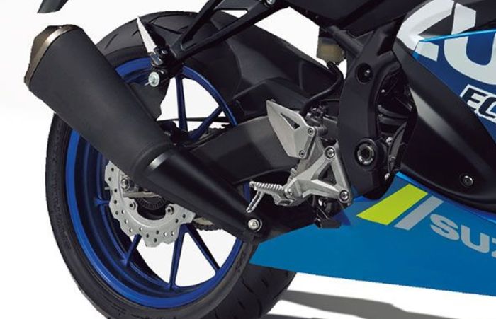 Swing arm banana dengan desain knalpit mirip GSX-R150