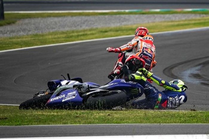 Marc Marquez senggol Valentino Rossi di MotoGP Argentina 2018