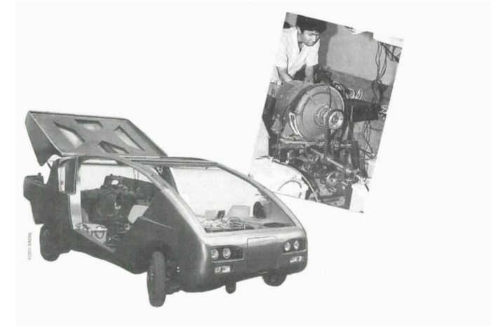 Motor penggerak dengan ukuran yan sangat besar, plus transmisi rantai