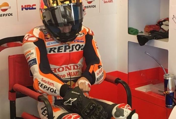 Dani Pedrosa masih mengalami masalah dengan tangan kanannya