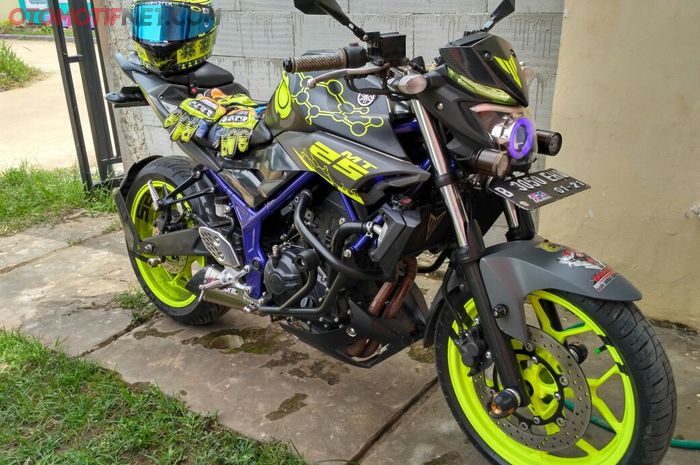 Yamaha MT-25 denga lampu sudah projector lamp alias projie