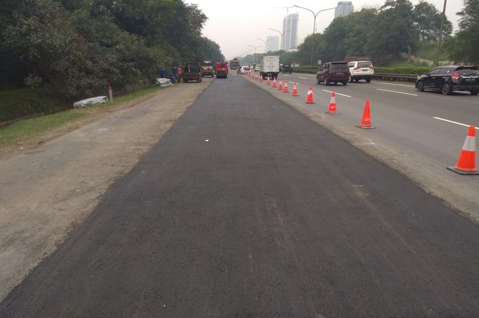 Pemeliharaan rutin jalan tol oleh PT Jasa Marga (Persero) Tbk.