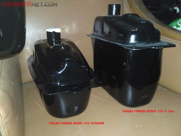 Tangki Yamaha Aerox 155 buatan Razan difinishing black glossy jadinya kelihatan seperti original