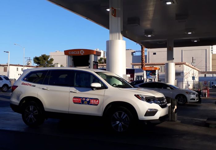 Tim Jelajah Amerika 2018 isi bensin di Las Vegas