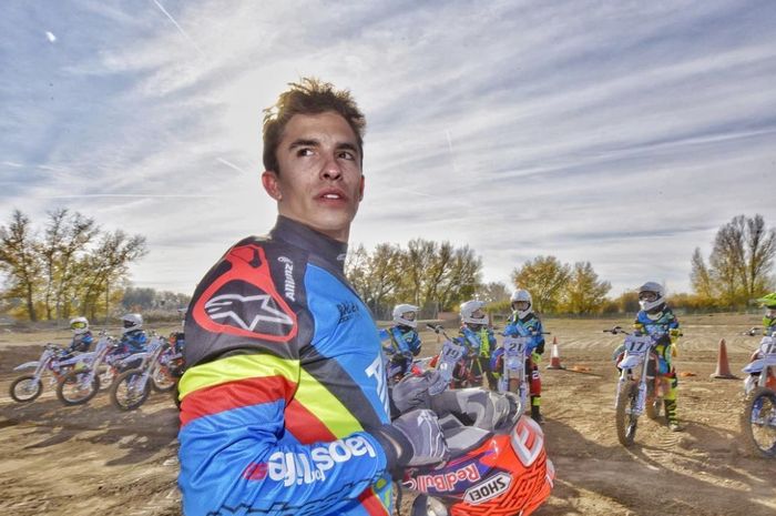 Marc Marquez saat menjadi pelatih di Allianz Junior Motor Camp