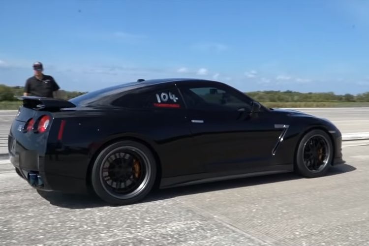 Nissan Gt R Bertenaga 1 100 Dk Top Speed Tembus 378 Km Jam Gridoto Com
