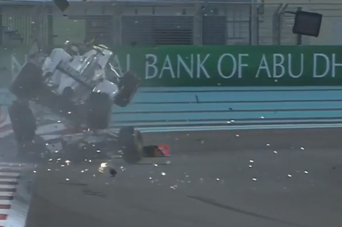 Nico Rosberg menabrak Narain Karthikeyan hingga mobilnya terbang ke udara