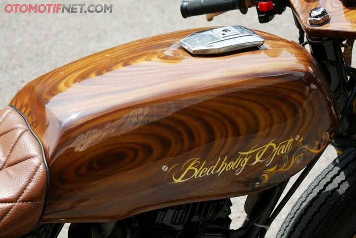 Di tangki GL Pro ini bertuliskan Bledoug Djati sesuai namanya tokonya