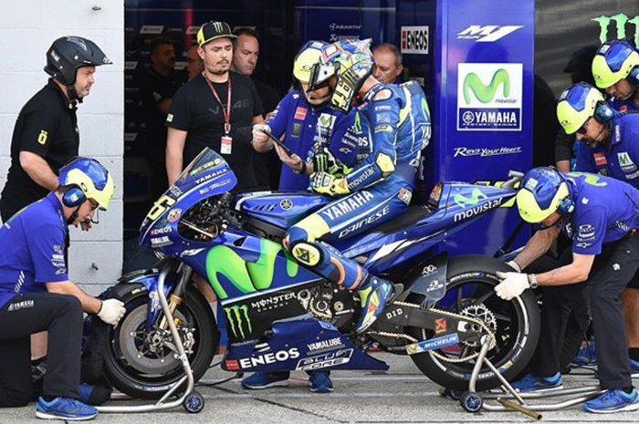 Valentino Rossi dan tim Movistar Yamaha