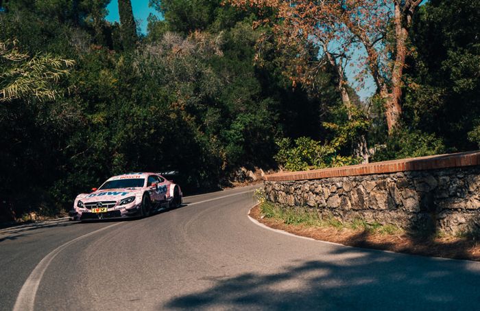 Mercedes-AMG C 63 DTM yang dinaiki Maro Engel dan Stefanie